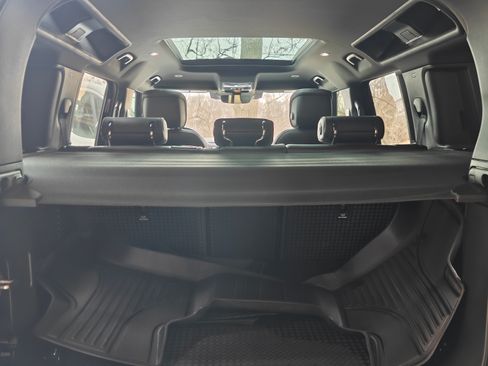 Used 2023 Land Rover Defender 110 X-Dynamic SE image 21