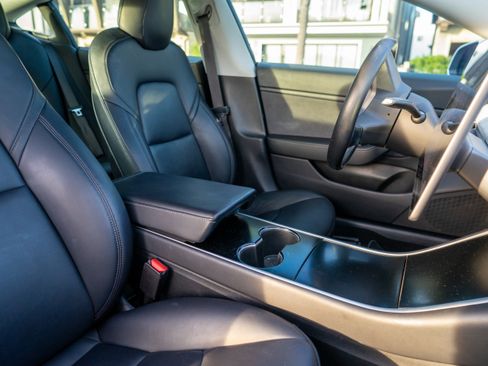 Used 2018 Tesla Model 3 Long Range image 12