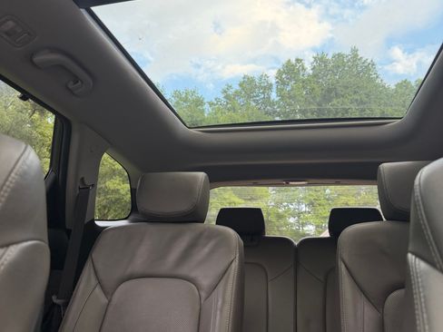 Used 2017 Hyundai Santa Fe Limited w/ Cargo Package AWD/4WD image 18