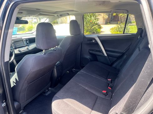 Used 2017 Toyota RAV4 XLE FWD image 8