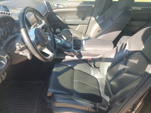 Used 2016 Porsche Cayenne S image 11