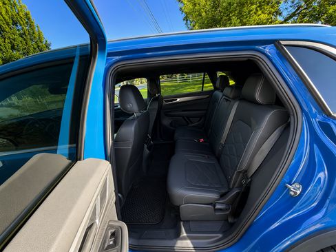 Used 2025 Volkswagen Atlas Cross Sport SE AWD/4WD image 5
