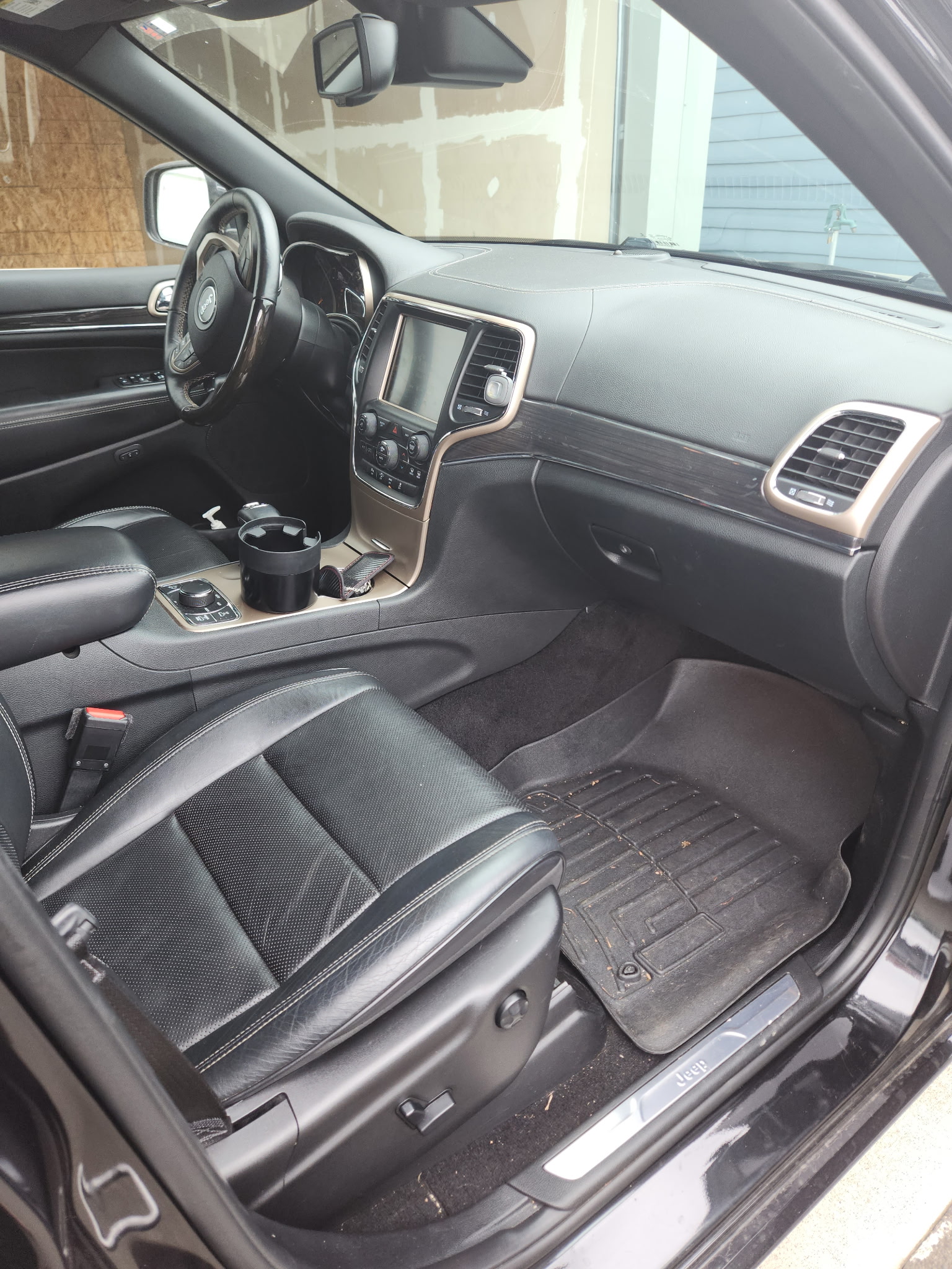 Used 2014 Jeep Grand Cherokee Overland w/ Advanced Technology Group AWD/4WD image 8