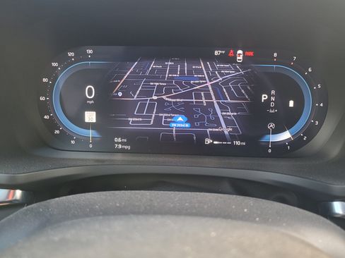 Used 2025 Volvo V60 B5 Cross Country Plus image 18