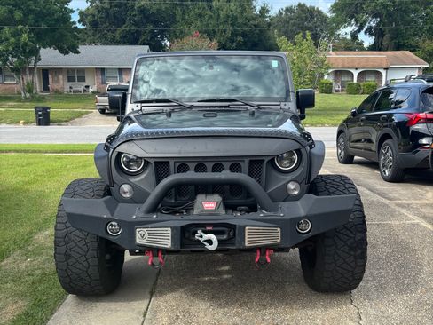 Used 2018 Jeep Wrangler Unlimited Sahara AWD/4WD image 16