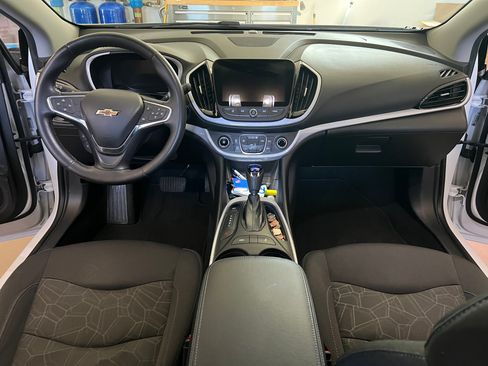 Used 2017 Chevrolet Volt LT image 8