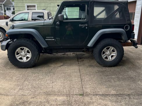 Used 2010 Jeep Wrangler Sport image 2