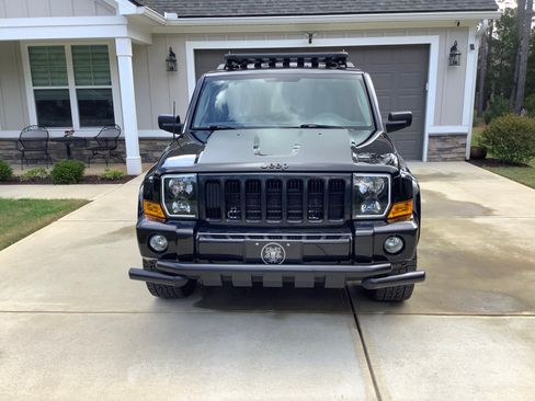 Used 2008 Jeep Commander Sport image 8