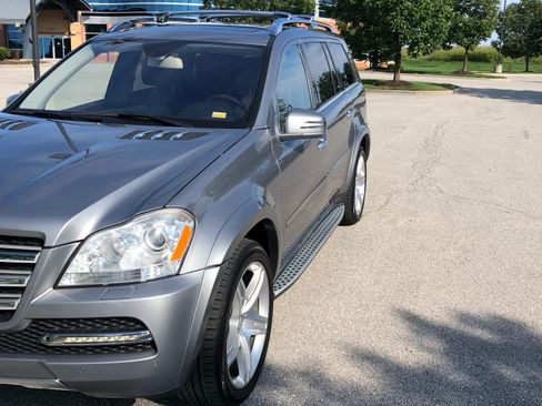 Used 2011 Mercedes-Benz GL 550 4MATIC image 2