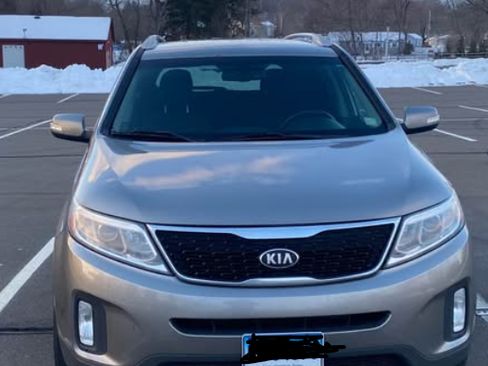 Used 2015 Kia Sorento LX image 8