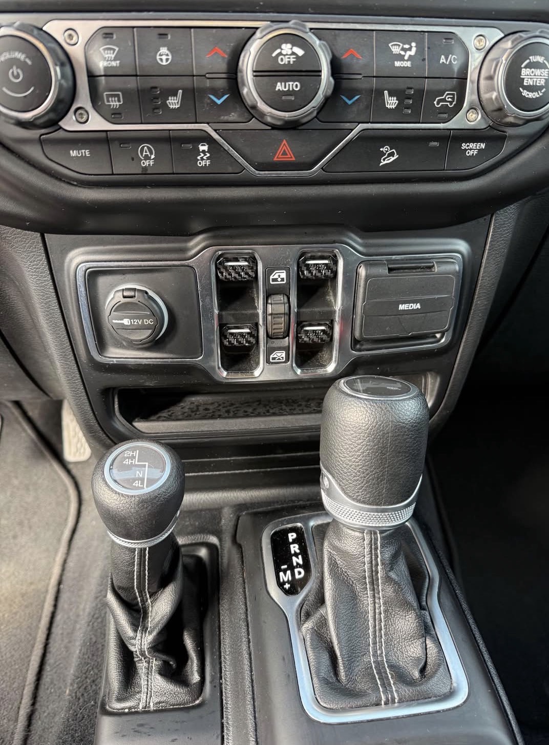Used 2020 Jeep Wrangler Unlimited Sahara AWD/4WD image 14