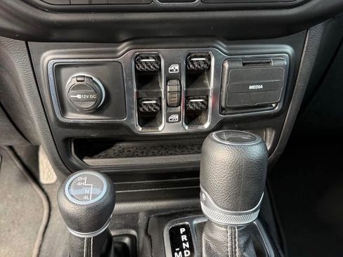 Used 2020 Jeep Wrangler Unlimited Sahara AWD/4WD image 14