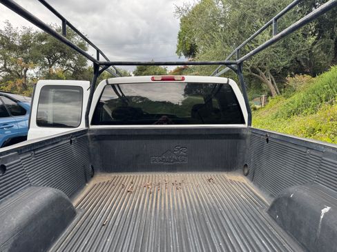 Used 2004 GMC Sierra 2500 SLE RWD image 1