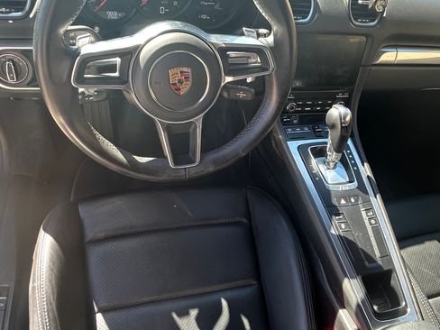 Used 2018 Porsche 718 Cayman image 8