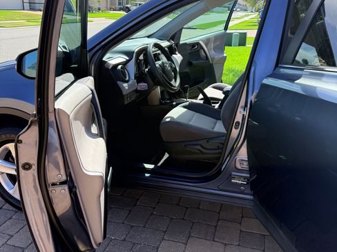 Used 2013 Toyota RAV4 XLE FWD image 9