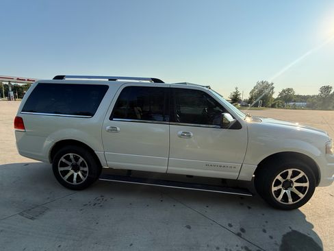 Used 2015 Lincoln Navigator L 4WD image 4