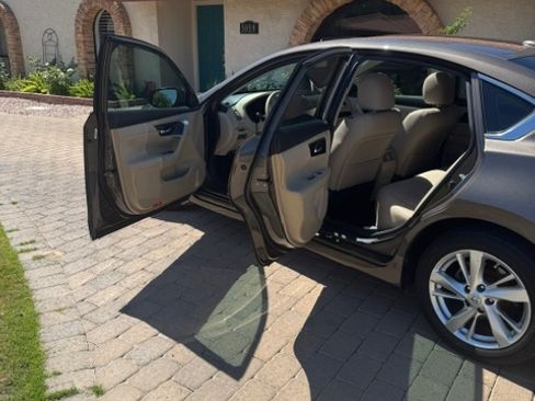 Used 2015 Nissan Altima 2.5 SL w/ Technology Package FWD image 10