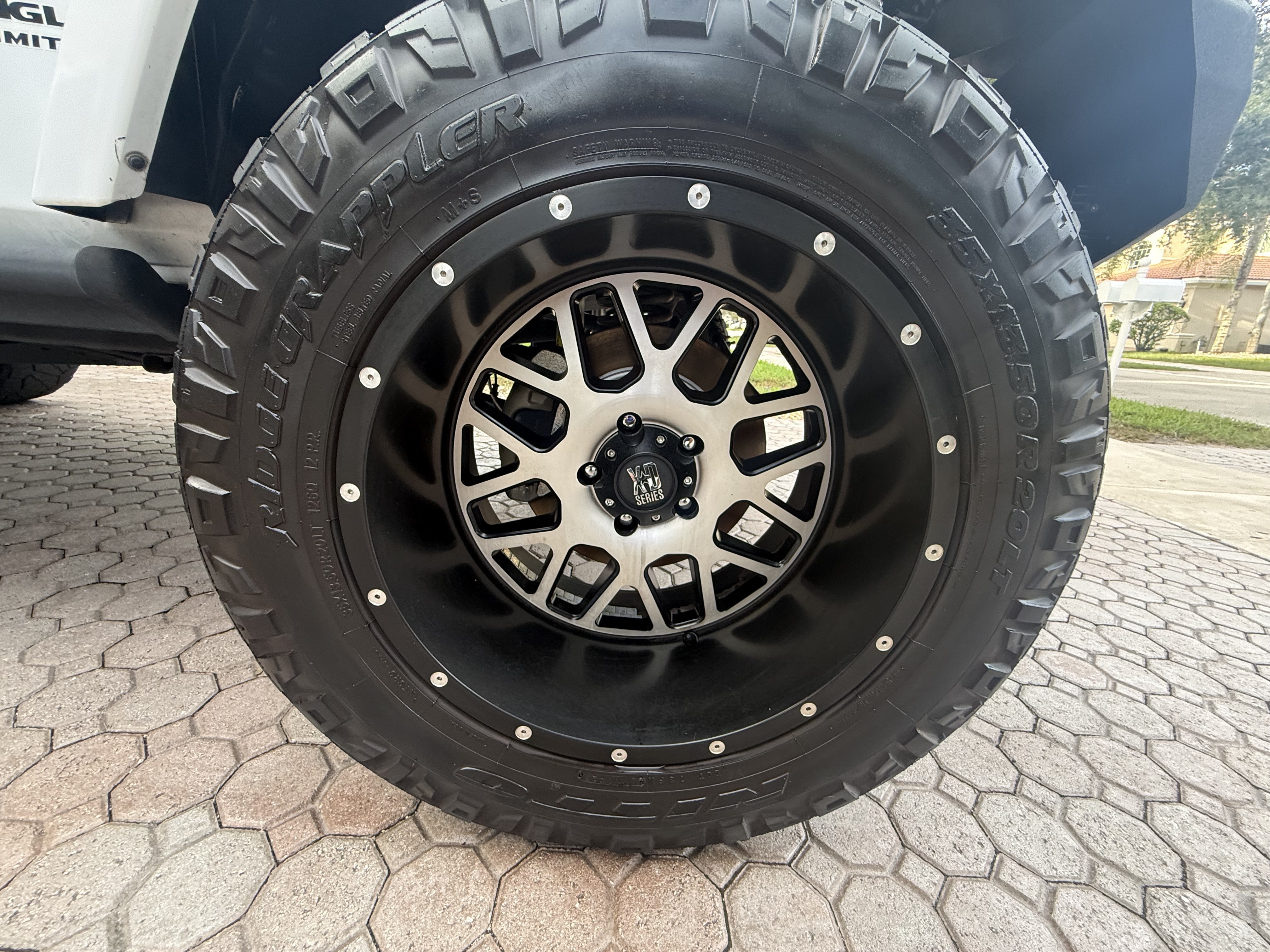 Used 2016 Jeep Wrangler Unlimited Sahara w/ Dual Top Group AWD/4WD image 9