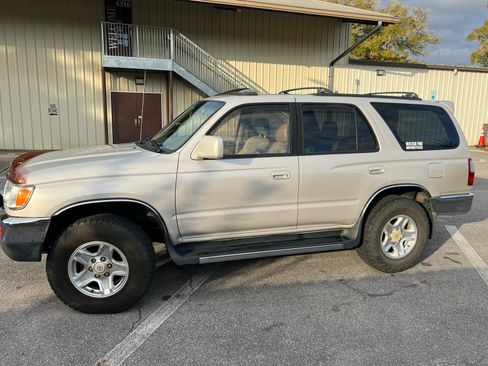 Used 1998 Toyota 4Runner SR5 image 4