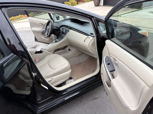 Used 2011 Toyota Prius Four w/ Navigation Pkg FWD image 12