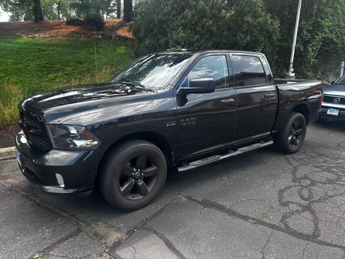 Used 2017 RAM 1500 Express w/ Black Ram 1500 Express Group AWD/4WD image 4