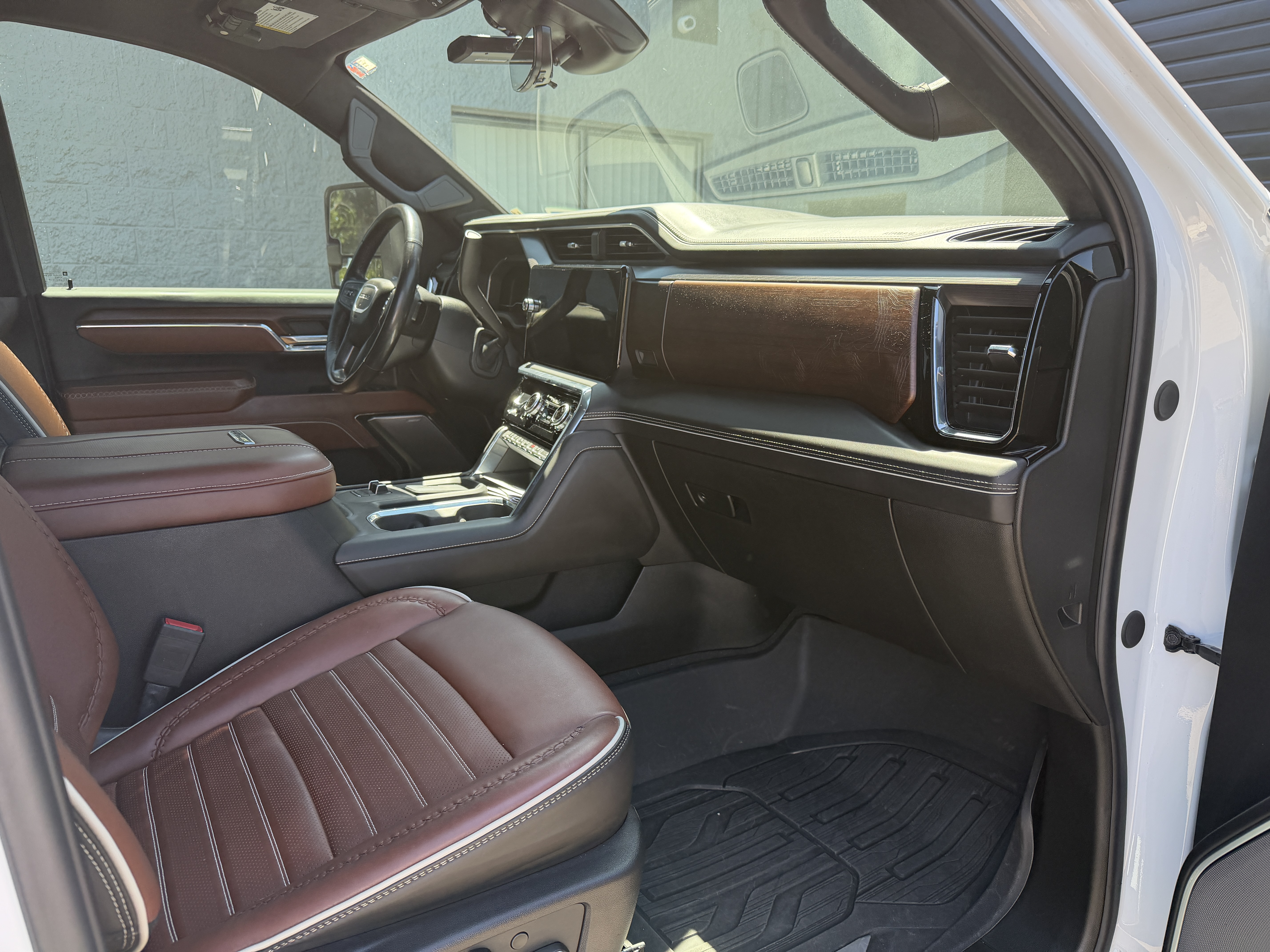 Used 2024 GMC Sierra 2500 Denali Ultimate AWD/4WD image 11