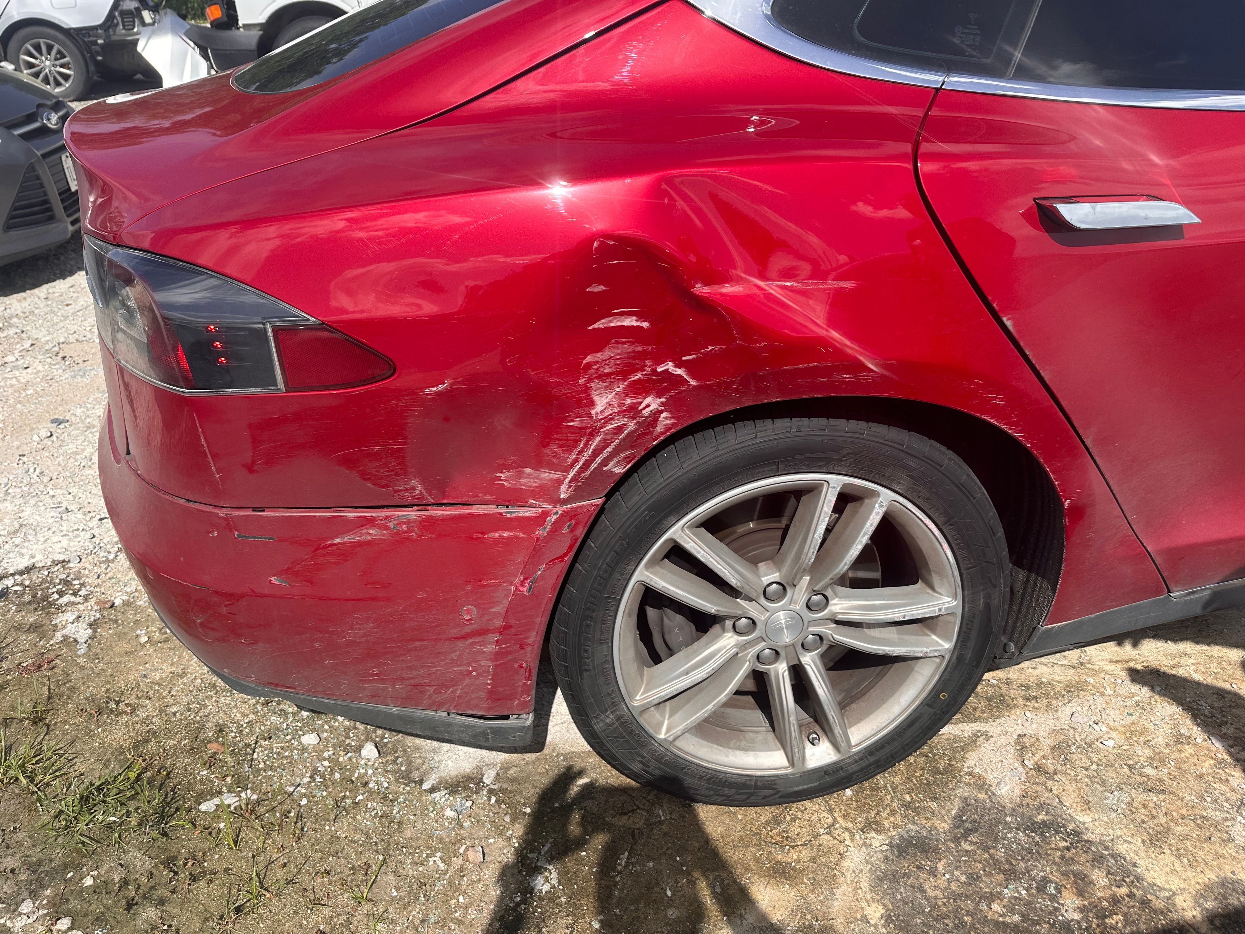 Used 2015 Tesla Model S 70 RWD image 2