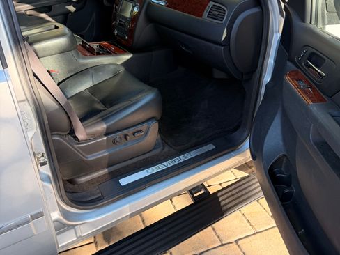 Used 2012 Chevrolet Tahoe LTZ AWD/4WD image 17