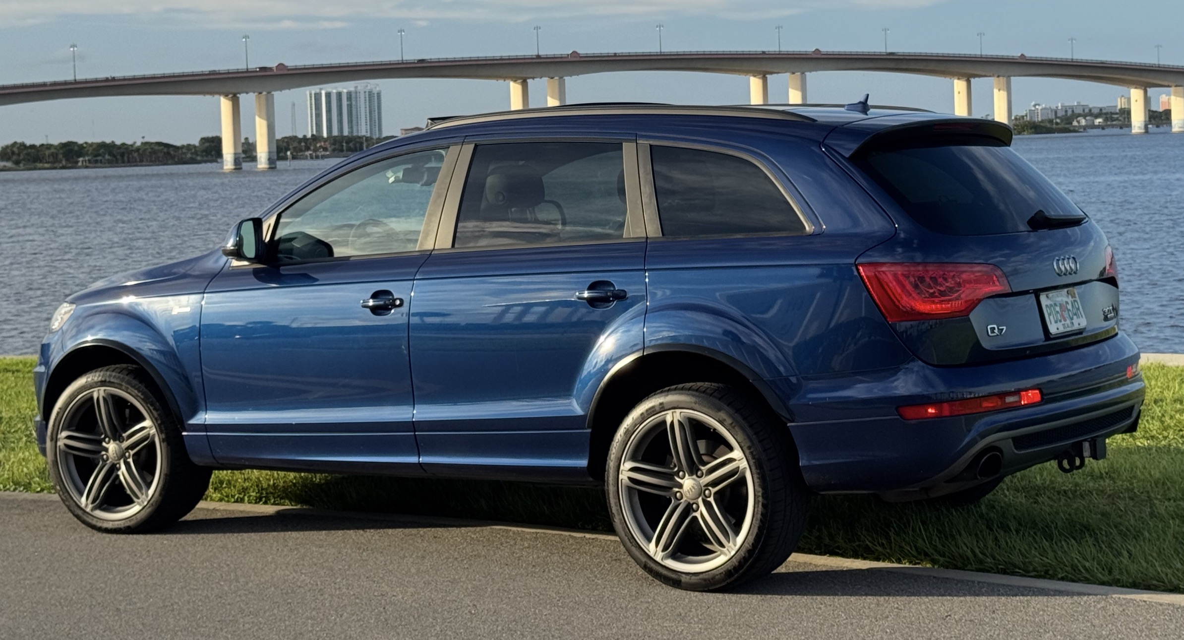 Used 2015 Audi Q7 3.0T S line Prestige w/ 21" S Line Plus Package AWD/4WD image 10