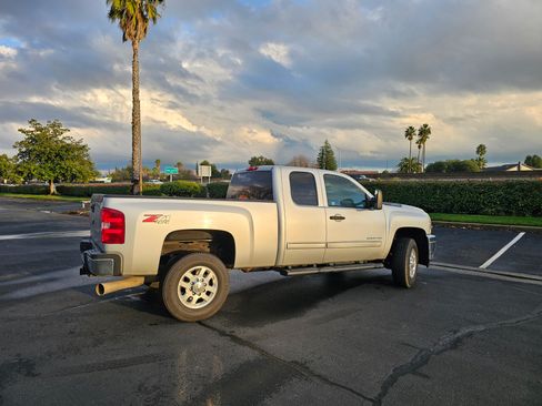 Used 2011 Chevrolet Silverado 2500 LT w/ Interior Plus Package image 1