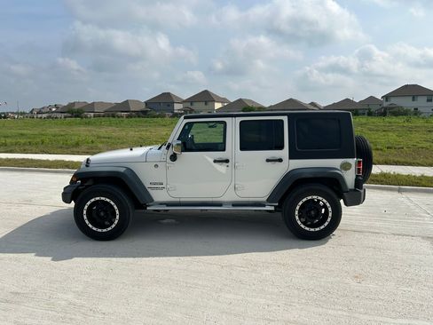 Used 2010 Jeep Wrangler Unlimited Sport AWD/4WD image 6