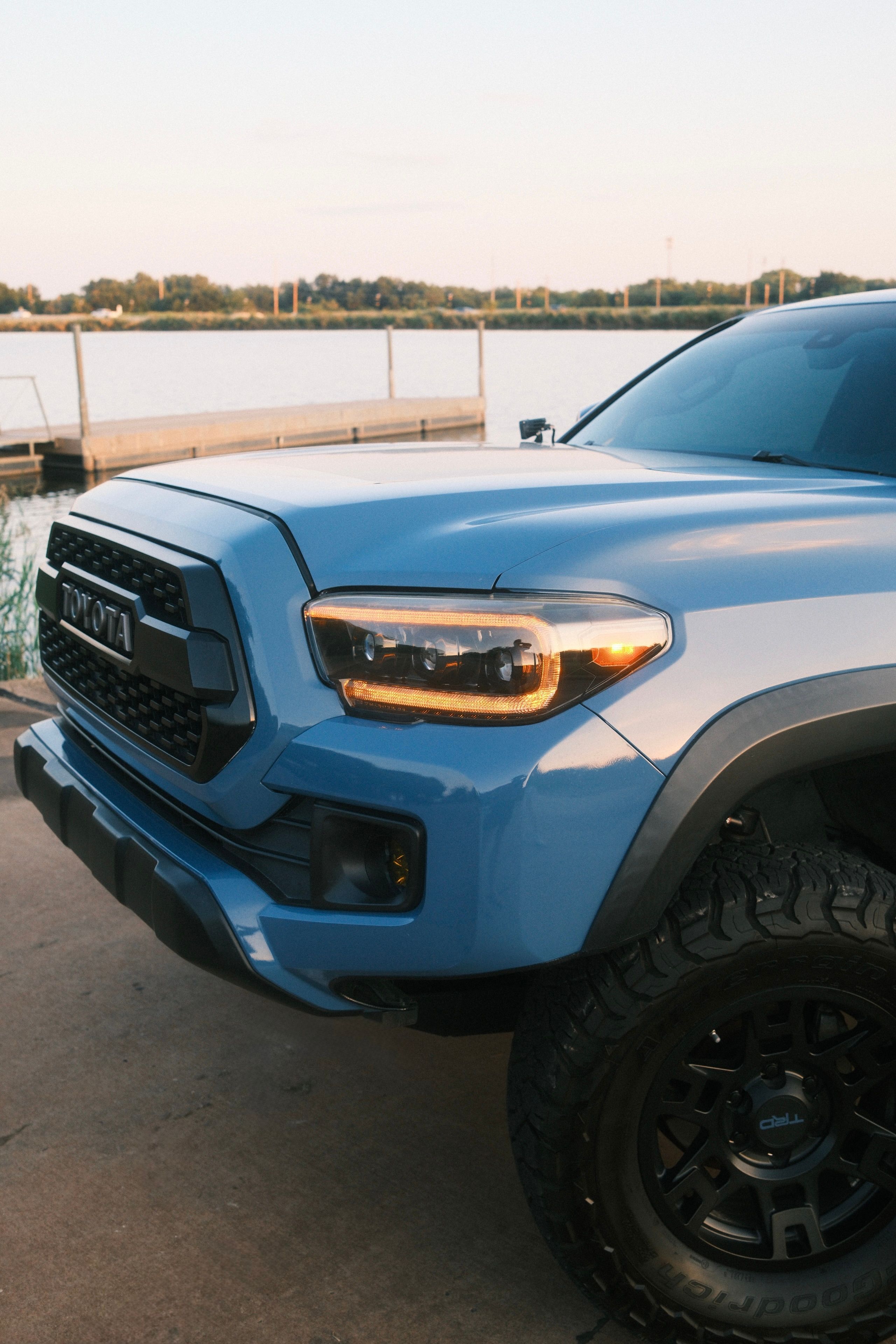 Used 2019 Toyota Tacoma TRD Off-Road w/ Technology Package AWD/4WD image 4