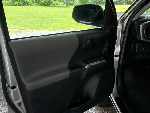 Used 2023 Toyota Tacoma SR5 RWD image 8