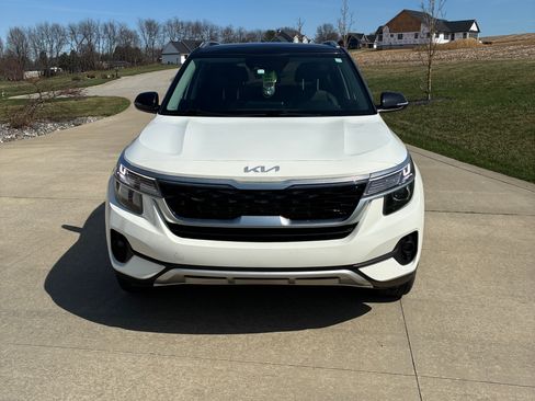Used 2023 Kia Seltos S w/ Navigation Package image 2