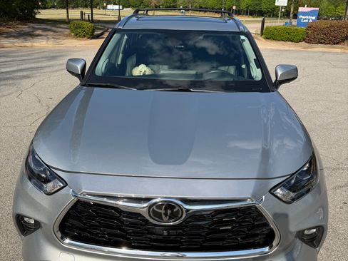 Used 2021 Toyota Highlander Platinum image 1