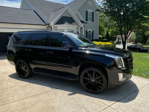 Used 2019 Cadillac Escalade Luxury image 9