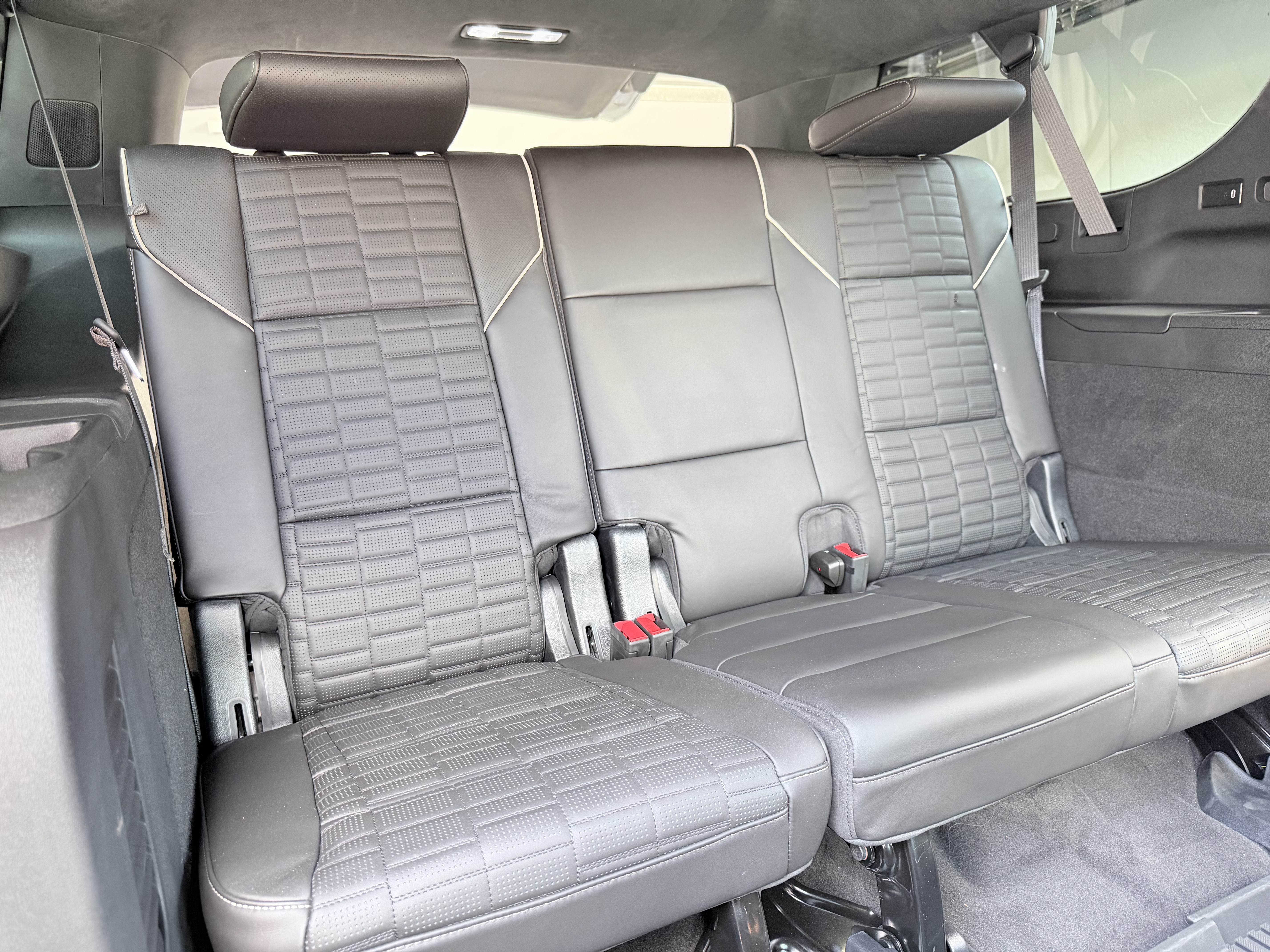 Used 2023 Cadillac Escalade ESV V AWD/4WD image 17