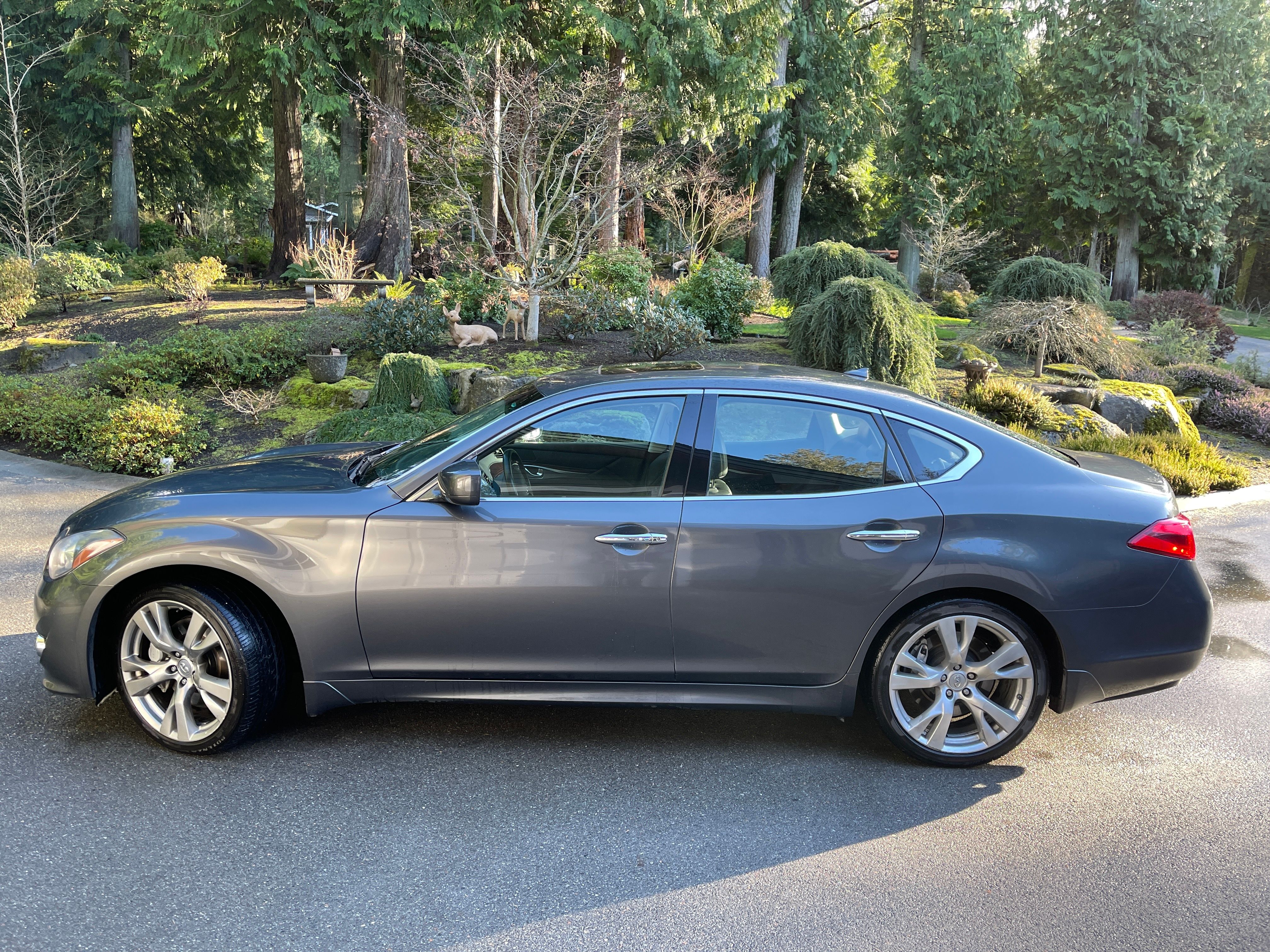 Used 2011 INFINITI M37 w/ Sport Pkg RWD image 5