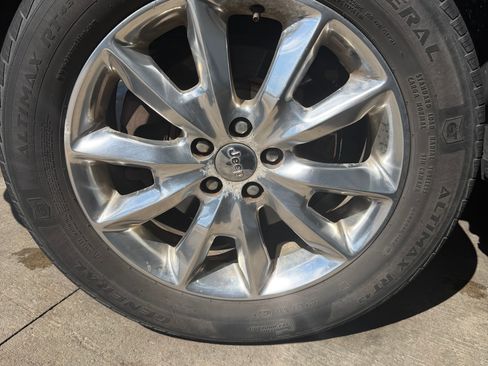 Used 2014 Jeep Cherokee Limited AWD/4WD image 13