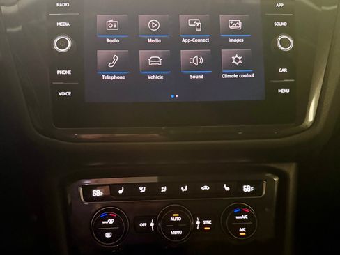 Used 2018 Volkswagen Tiguan SE w/ Panoramic Sunroof Package AWD/4WD image 22