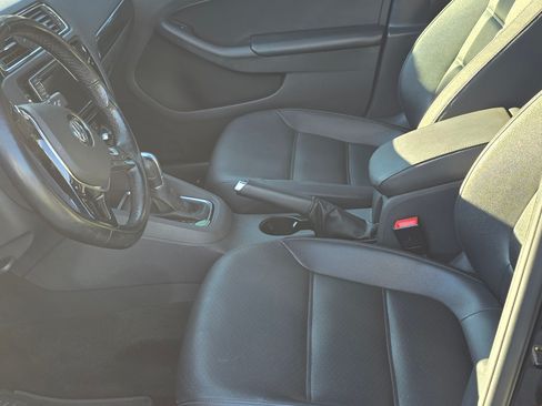 Used 2018 Volkswagen Jetta Sport image 11