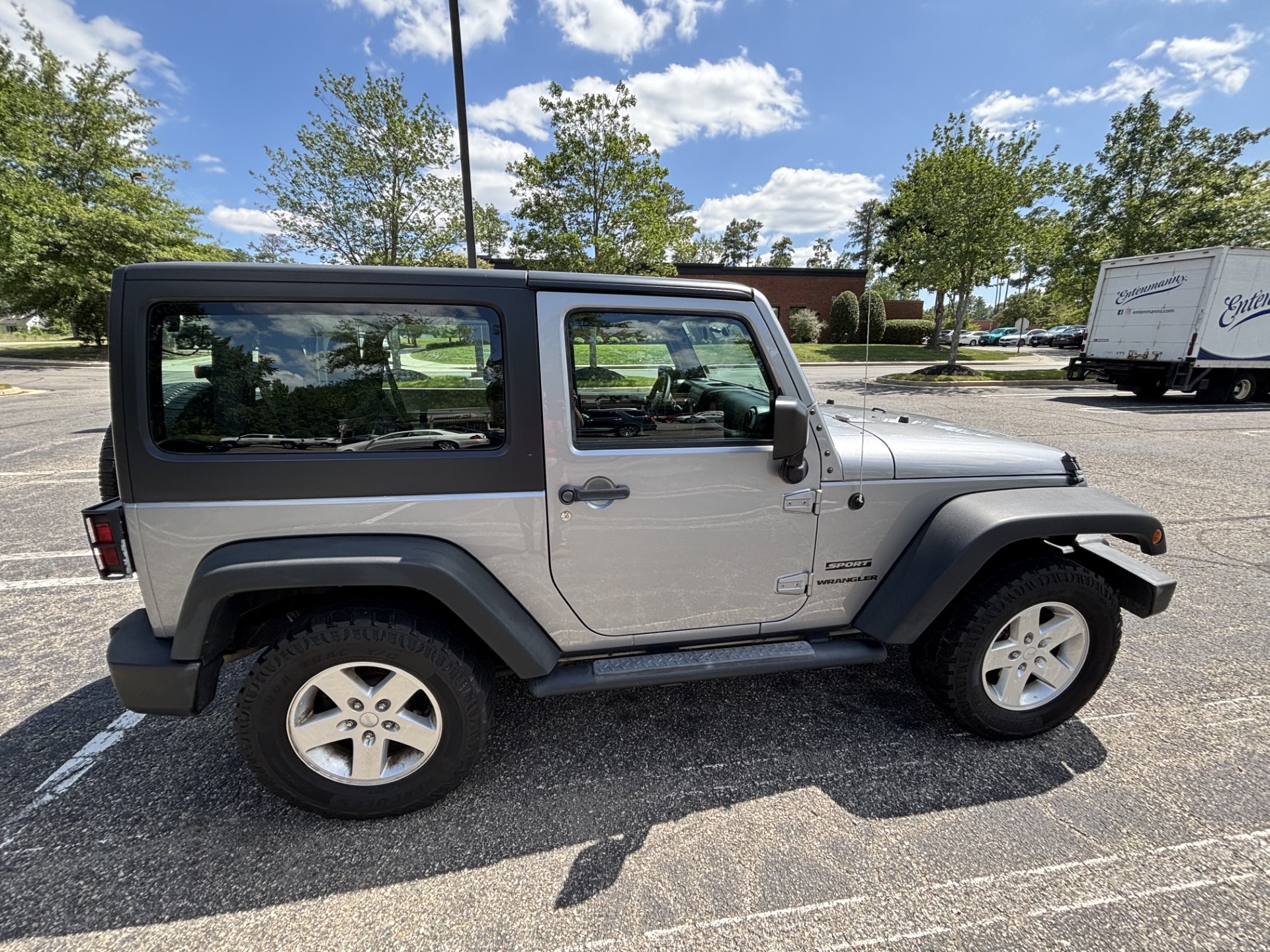 Used 2017 Jeep Wrangler Sport w/ Quick Order Package 24S AWD/4WD image 6