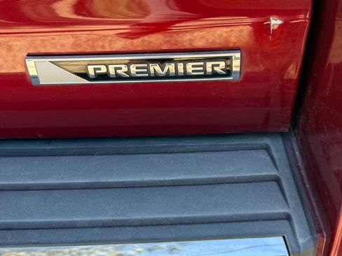 Used 2017 Chevrolet Suburban Premier AWD/4WD image 10