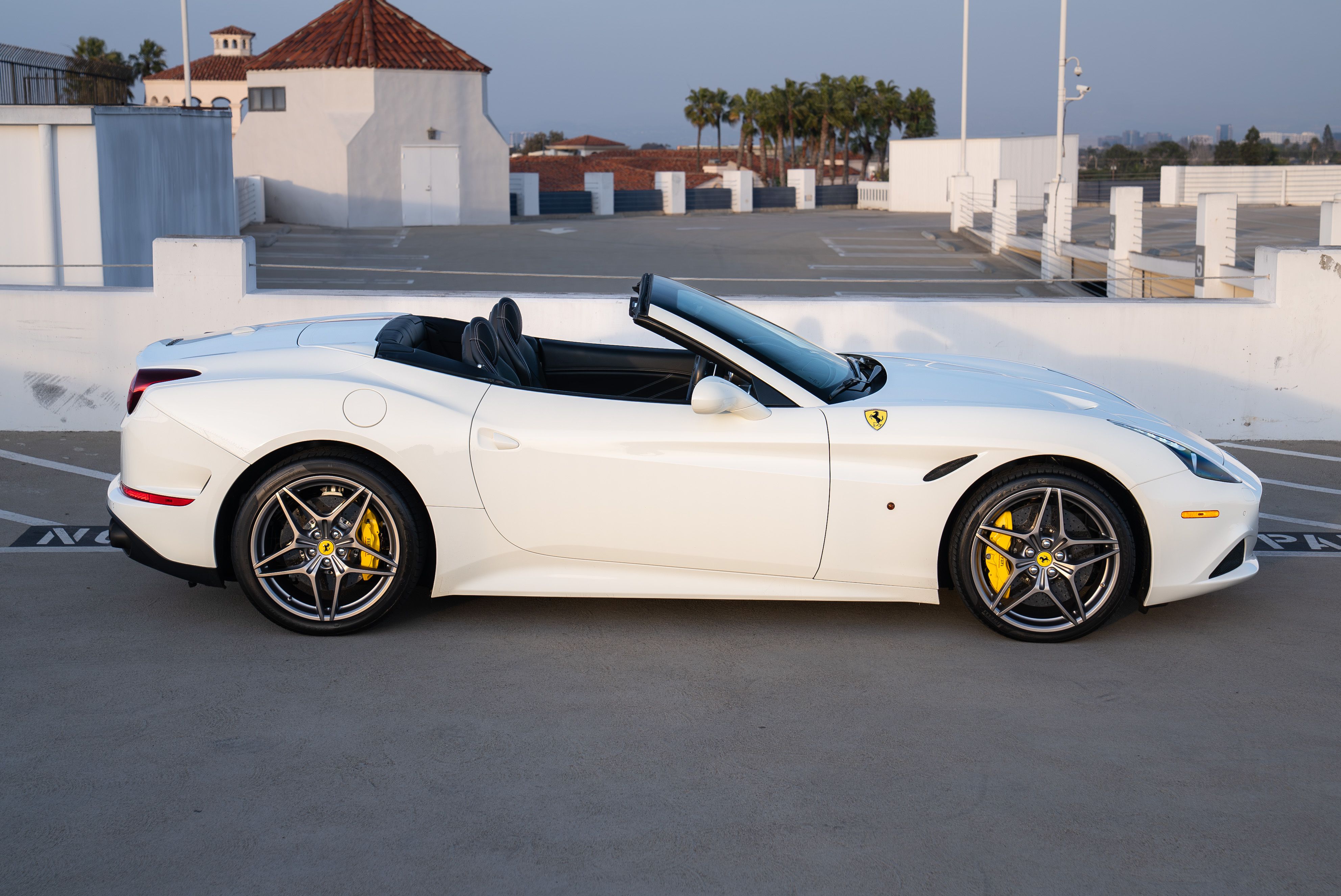 Used 2017 Ferrari California T RWD image 11