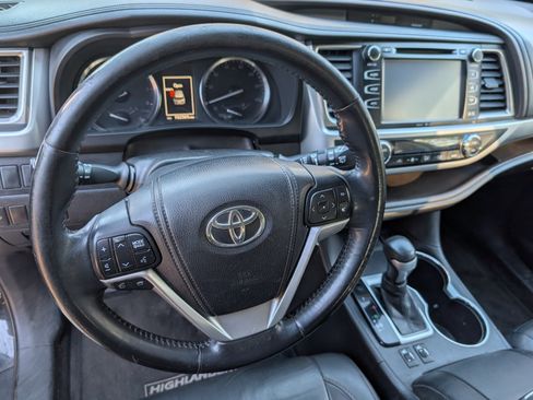 Used 2014 Toyota Highlander XLE image 8