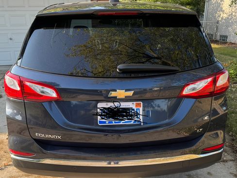 Used 2018 Chevrolet Equinox LT image 2