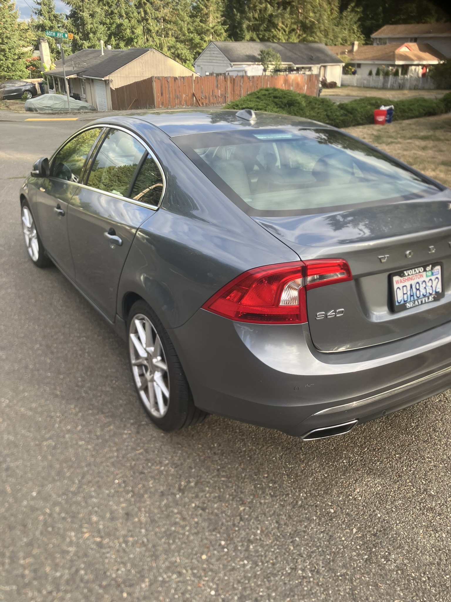 Used 2016 Volvo S60 T5 Inscription Platinum FWD image 4