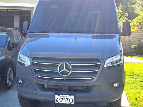 Used 2024 Mercedes-Benz Sprinter 2500 image 4