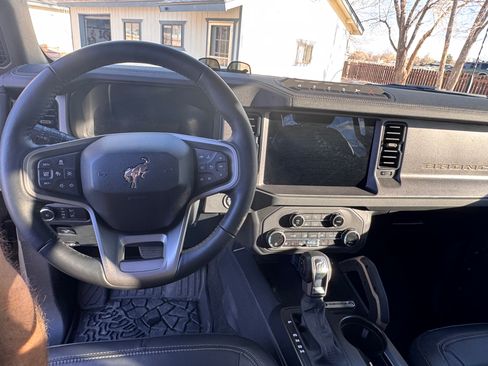 Used 2025 Ford Bronco Badlands image 10