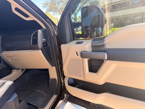 Used 2019 Ford F250 XLT w/ XLT Premium Package image 6